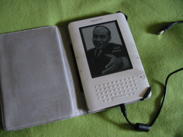 Kindle 2 and charging cable